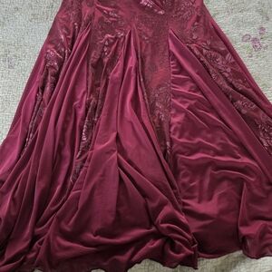 Daniali Burgundy Lace Skirt